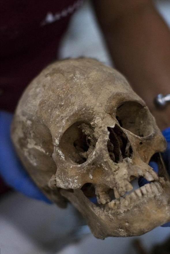 <p>Bu arada diktat&ouml;r Francisco Franco'nun kemikleri, ailesinin onayı olmadan Madrid yakınlarındaki Valle de los Caidos anıt mezarından &ccedil;ıkarılacak.</p>
