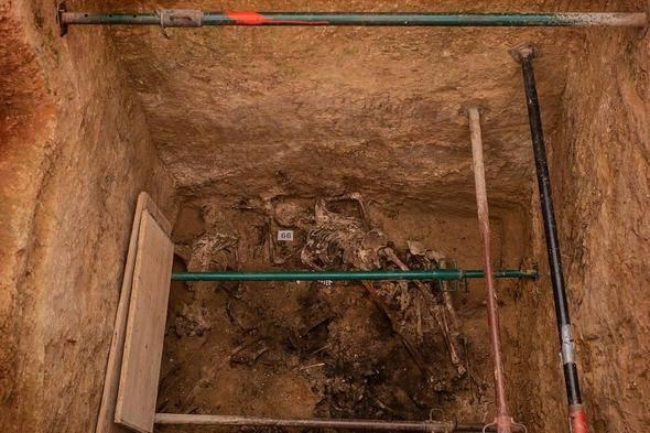 <p><strong>"KURBANLAR İ&Ccedil;İN SAYGISIZLIK"</strong></p>

<p>Franco'nun mezarının, "Valle de los Caidos'da bulunmasının, oraya g&ouml;m&uuml;l&uuml; kurbanlar i&ccedil;in saygısızlık olduğunu" kaydeden Calvo, şu ifadeleri kullandı:</p>
