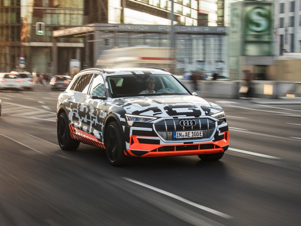 <p>Almanların bir diğer iddialı markası Audi ise 2019 yılının ilk yarısında e-tron modeliyle elektrikli pazarında mücadele edecek. </p>
<p> </p>
<ul>
</ul>
<ul>
</ul>