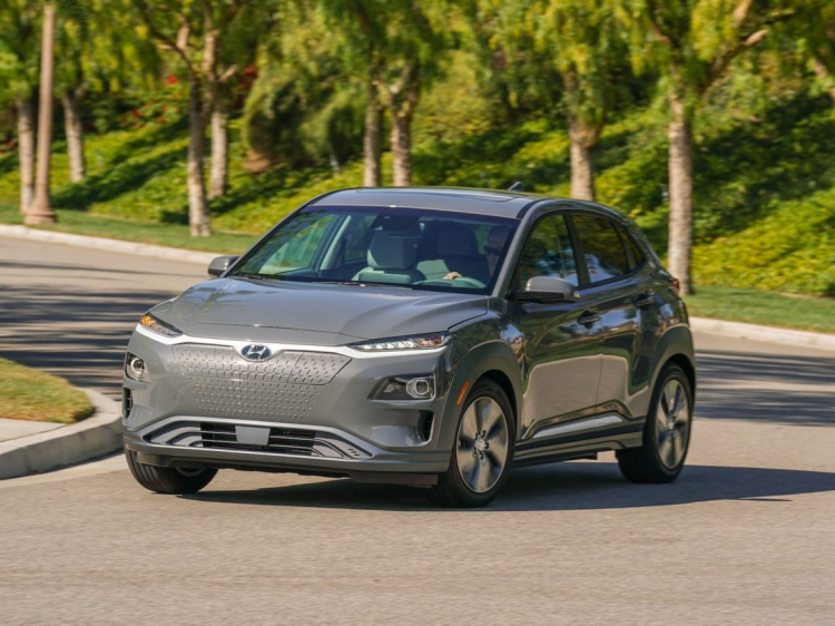 <p>Güney Koreli Hyundai de crossover SUV modeli Kona ile ilk olarak ABD pazarında kendini test edecek. Araç, 2018 yılının son çeyreğinde piyasada olacak.</p>

<p> </p>

<ul>
</ul>

<ul>
</ul>
