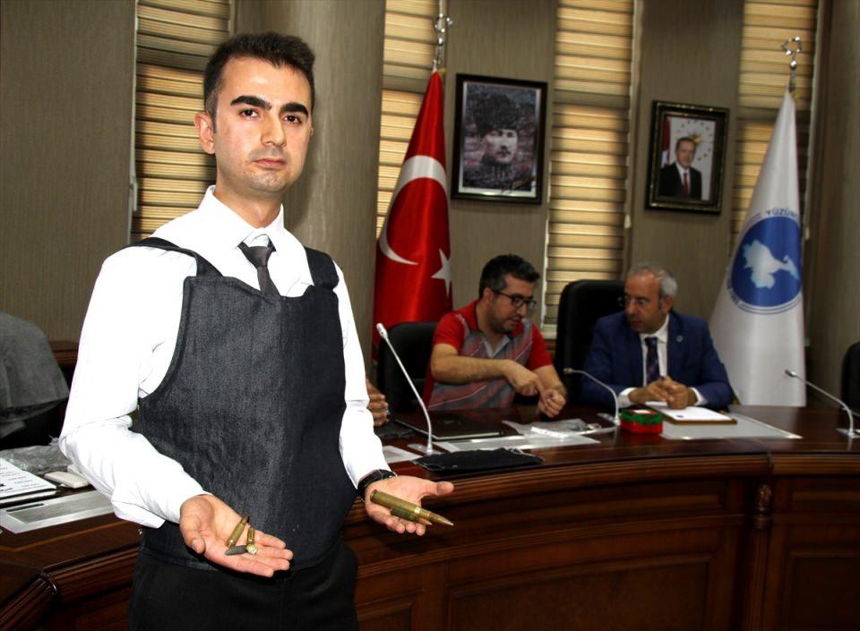 <p>Kumaş özelliği olan ve tamamen yerli materyallerle geliştirilen malzemeyle savunma sanayisinin geliştirilmesi hedefleniyor.</p>
<p> </p>