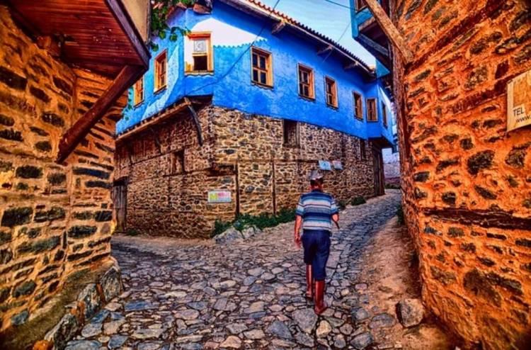 <p>BURSA: Eski çağlardaki Bitinya bölgesinin başkentidir. Buraya kurucusu Bitinya kralı Prusias'ın adı verildi. (MÖ:ll.yüzyıl)</p>
<p> </p>