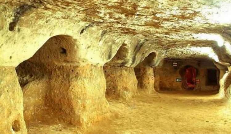 <p>KIRŞEHİR: Kır ve Şehir kelimesinin birleşmesinden oluşmuştur.</p>

<p> </p>
