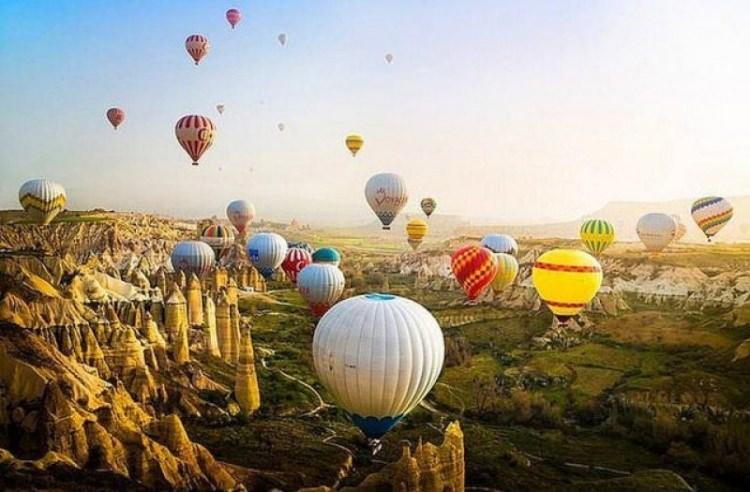 <p>NEVŞEHİR: Onsekizinci yüzyıla kadar şehir bir köydü ve adı "Muşkara" idi. Daha sonra Nevşehirli Damat İbrahim Paşa köyünü geliştirdi ve yeni şehir anlamında Nevşehir adını verdi.</p>
<p> </p>