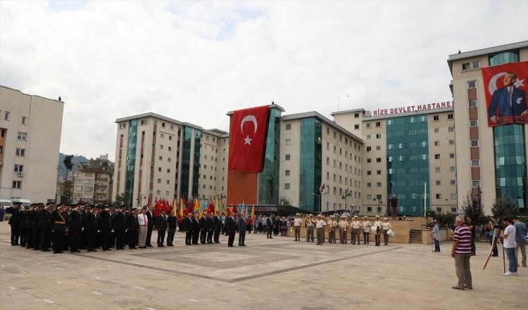<p>30 Ağustos Zafer Bayramı Rize'de valilik önünde düzenlenen törenle kutlandı.</p>

<p> </p>
