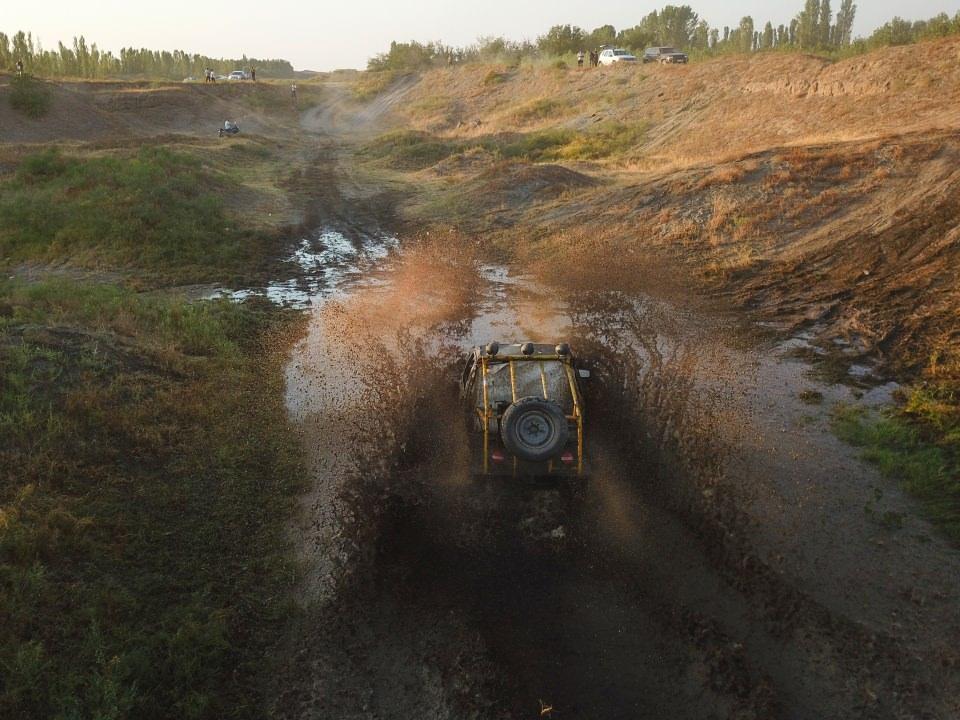 <p>Doğu bölgesinde yaptıkları spordan dolayı birçok olumlu ve olumsuz geri dönüşlerle karşılaştıklarını aktaran Eren, "Off-road sporunu Iğdır'da başarıyla yaptığımıza inanıyorum. Bu spora Iğdır'da ilk başladığımızda 3 kişi dahi bulamıyorduk, şu anda birçok arkadaşımız bu sporu yapıyor." dedi. </p>