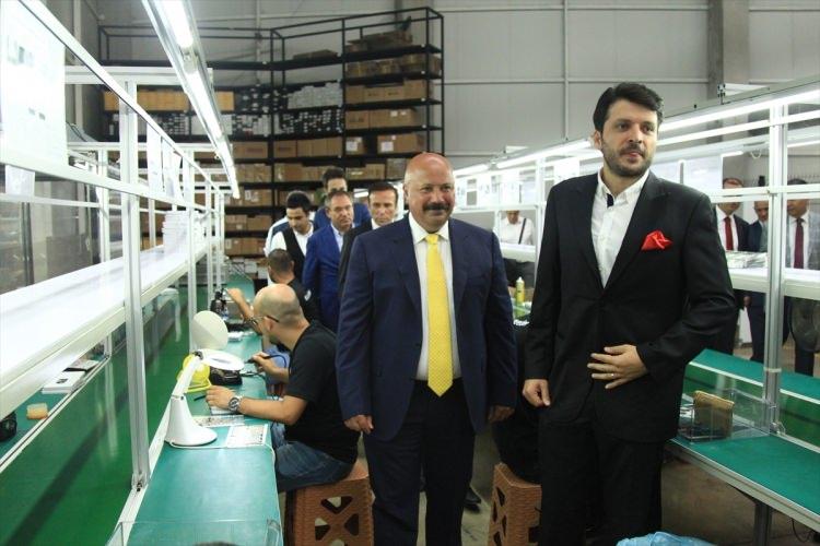 <p>Yerli akıllı cep telefonu ve tablet bilgisayar firması Reeder'ın Samsun'da açtığı fabrikada 180 kişi istihdam ediliyor.</p>

