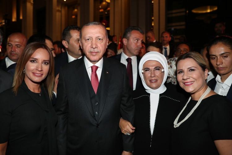 <p>Cumhurbaşkanı Recep Tayyip Erdoğan’ın ev sahipliğinde yapılan 30 Ağustos Zafer Bayramı Resepsiyonu’na çok sayıda davetli katıldı. </p>
