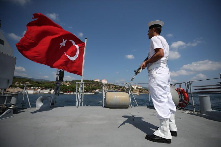 <p><strong>HOSA'dan önemli görev</strong></p>
<p>Belirlenen mayınların imhasında deniz ve hava şartlarına bağlı olarak mayın harbi dalgıçları veya insansız sualtı cihazları kullanılıyor.</p>