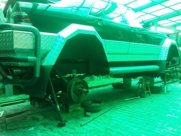 <p>Özel yarışmalarda bir çok kupaya sahip olan ve MERCO-GAZ 149-66 ismini taşıyan bu özel Mercedes modeli hurdalıktan çıkan bir otomobilin geldiği son noktayı gösteriyor.</p>
<p> </p>