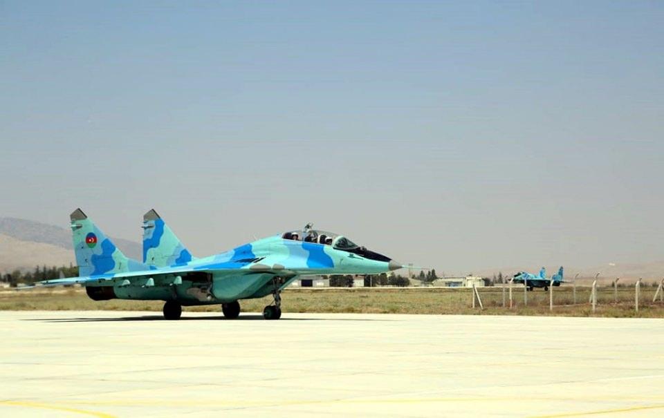 <p>Azerbaycan Hava Kuvvetleri uçaklarının yurt dışında katıldıkları ilk tatbikat olarak ilki 2015 yılında gerçekleşen TURAZ Şahini tatbikatı 2018 dönemi, Türkiye’nin ev sahipliğinde 3-14 Eylül tarihleri arasında Konya 3. Ana Jet Üs Komutanlığında icra edilecek. </p>
<p> </p>
