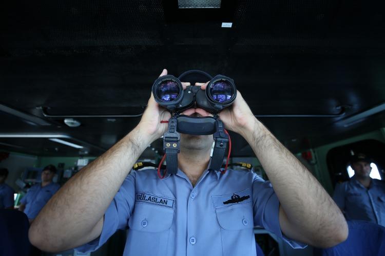 <p>Manyetik sensörlü mayınlar tarafından tespit edilmesini zorlaştırmak için non manyetik çelik kullanılarak inşa edilen gemi, 54,5 metre boyu ve 9,7 metre genişliğiyle sularda görev yapıyor.</p>
<p> </p>