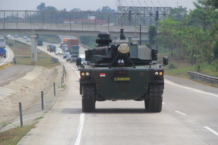 <p>Türkiye'nin zırhlı kara aracı üreticilerinden FNSS'nin, PT Pindad ile ortaklaşa geliştirdiği orta ağırlık sınıfı tank Kaplan MT, Endonezya ordusunun zorlu testlerinden geçti.</p>

<p> </p>
