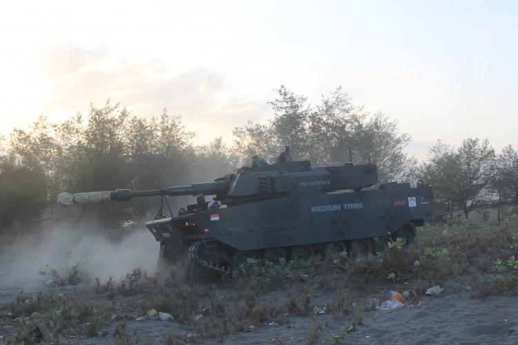 <p><strong>Gözler sipariş haberinde</strong></p>
<p>FNSS Genel Müdürü Nail Kurt, AA muhabirine, FNSS'nin bilgi birikimi, mühendislik yetenekleriyle müşterilerinin ihtiyaçlarını yakından takip ederek yeni nesil araçlar geliştirdiğini söyledi.</p>