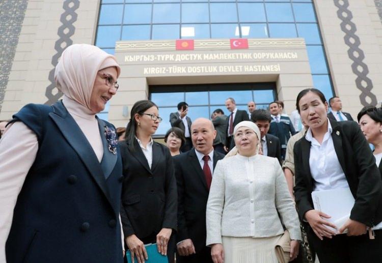 <p>Emine Erdoğan, Türkiye- Kırgızistan Kültür Merkezi'nin açılışın katıldı.</p>
