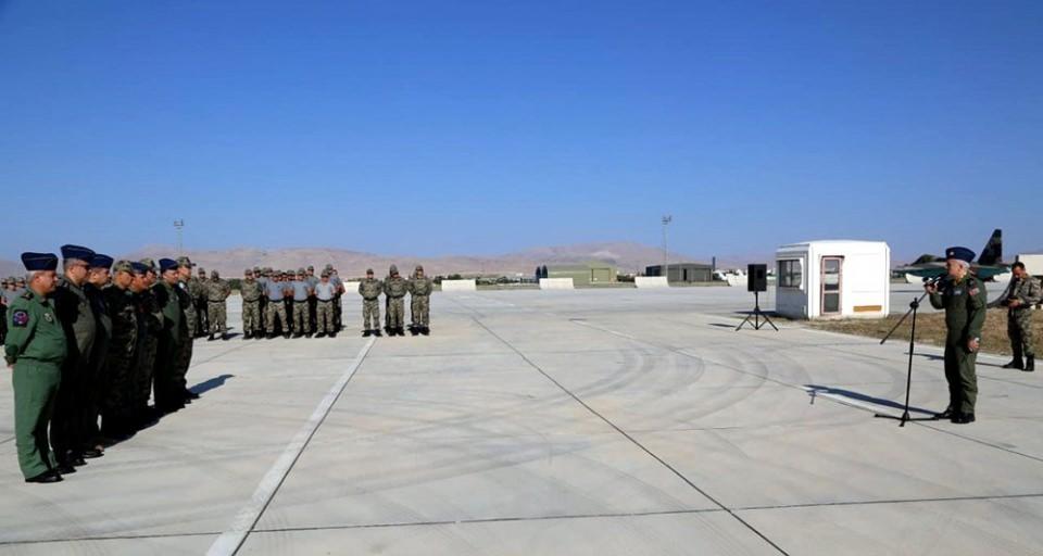 <p>Tatbikatın başlangıcı nedeniyle düzenlenen törende dua edilerek kurban kesildi. 3. Ana Jet Üs Komutanı Tuğgeneral Fidan Yüksel, Azerbaycan’dan tatbikat için gelen askeri personel ile günün anısına hatıra fotoğrafı çektirdi. </p>