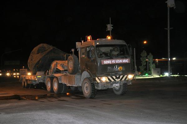 <p>Türk Silahlı Kuvvetleri (TSK), Hatay’da sınır noktalarında görevli birliklere takviye olarak askeri araç sevkiyatı gecede devam etti.</p>

<p> </p>
