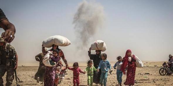 <p><strong>Yurt dışından T&uuml;rkiye&rsquo;ye 466 bin 333 kişi g&ouml;&ccedil; etti&nbsp;</strong><br />
<br />
T&uuml;rkiye&rsquo;ye g&ouml;&ccedil; edenlerin sayısı 2017 yılında bir &ouml;nceki yıla g&ouml;re %22,4 artarak 466 bin 333 kişi oldu. Bu n&uuml;fusun %52,3'&uuml;n&uuml; erkek, %47,7'sini ise kadın n&uuml;fus oluşturdu.</p>
