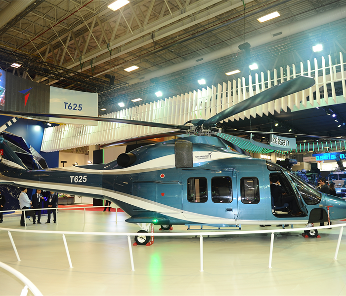 <p>Helikopterin, elde edilen bu başarıyla birlikte, yer ve uçuş testlerini müteakip, sertifikasyon ve kalifikasyon süreçlerinin de tamamlanmasıyla 2020'li yıllarda semadaki ve envanterlerdeki yerini alması hedefleniyor.<br />
<br />
İŞTE ÖZELLİKLERİ:<br />
</p>
<p> </p>