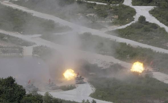 <p>G&uuml;ney Kore ordusu K-2 ve K-1A2 tanklarını devreye soktu.</p>

<p>&nbsp;</p>
