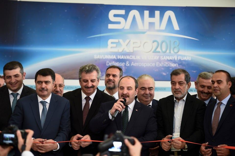 <p>SAHA EXPO Savunma, Havacılık, Uzay Sanayii Fuarı, İstanbul Fuar Merkezi'nde başladı. Fuarın açılışına, Sanayi ve Teknoloji Bakanı Mustafa Varank, katılarak konuşma yaptı.</p>
<p> </p>