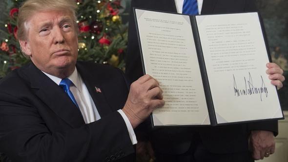 Trump İsrail'in isteklerini bir bir yerine getiriyor