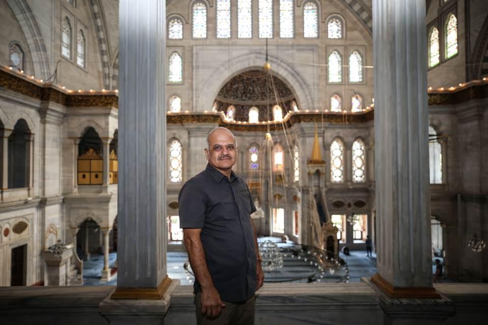 <p>Neftçi, Nuruosmaniye'nin içerisinde cami, medrese, imaret, imarete bağlı yemek yerleri, sebil, şadırvan, sıbyan mektebi ve hünkar mahfilinin de yer aldığı bir külliye olduğunu belirterek, hünkar mahfilinin evi andırdığını ve ona bağlı olarak dükkan, taş oda ve mahzen gibi birçok ilavesi olduğunu anlattı. </p>
<p> </p>
