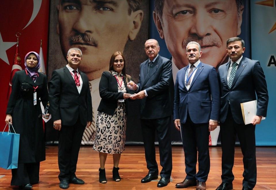 <p>Türkiye Cumhurbaşkanı Recep Tayyip Erdoğan, AK Parti Genel Merkezi'nde düzenlenen , partisinin Genişletilmiş İl Başkanları Toplantısı'na katıldı. </p>

<p> </p>
