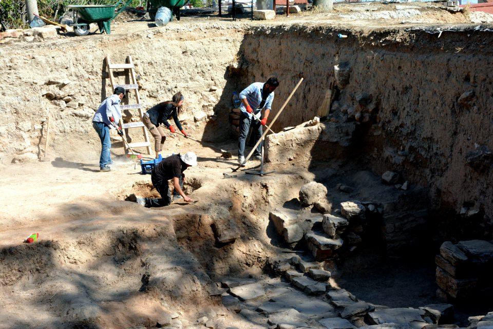 <p>Kırşehir'in 5 bin yıllık tarihinin araştırıldığı Kalehöyük kazılarında, en eskisi 800 yıl önceye ait Selçuklu ve Osmanlı dönemlerinde kullanılan Ahi ocakları bulundu.</p>
