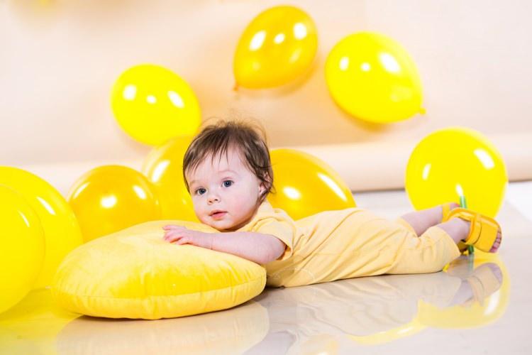 <p><span style="color:#800080"><strong>SARI SEVEN BEBEKLER</strong></span></p>

<p>Sarıya karşı ilgisi olan bebekler genellikle konuşkan bir yapıya sahip olurlar. Eğer bebeğiniz erkenden cümle kurmaya başlamışsa, ileride sarı rengini sevmesi yüksektir.</p>
