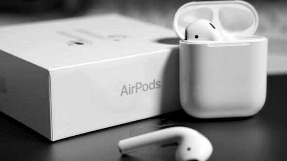 <p>Airpods <br />
<br />
Eski fiyat: 999 TL <br />
<br />
Zamlı fiyat: 1349 TL</p>
