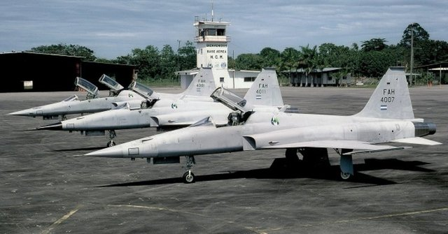 <p>HONDURAS - 12 SAVAŞ UÇAĞI</p>

<p>9 X A-37 </p>

<p>3 X F-5E </p>

<p>SİPARİŞİ VERİLEN: 2 X EMB-314 </p>
