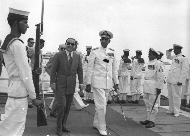 <p>Türkiye demokrasisi, 17 Eylül 1961'de tarihinin en kara günlerinden birini yaşadı. 1950 seçimlerinde yüzde 52,7 oyla iktidara gelen ve 10 yıl süreyle başbakanlık yapan Adnan Menderes idam edildi. 20 Mart 1956'da Başbakan Adnan Menderes (sol 2), Pakistan ziyaretinde. </p>

<p> </p>
