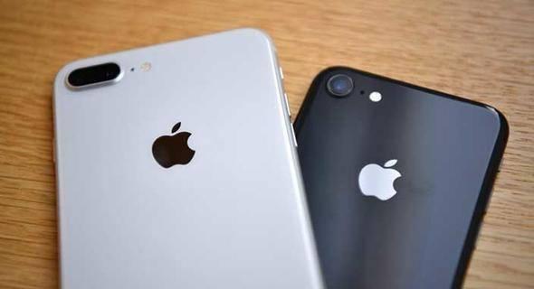 <p>Apple, yeni iPhone'larını dünyaya tanıttığı gece Türkiye'de satışta olan mevcut iPhone, iPad, Macbook ve hatta Airpods'a kadar pek çok ürününün fiyatına şok zam yaptı.</p>

<p> </p>
