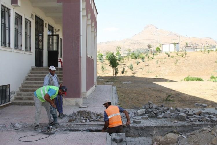 <p>Felat Baran (36), doğalgazın il&ccedil;eye gelecek olmasından mutluluk duyduklarını anlatarak, "&Ouml;zelikle kış aylarında &ccedil;ektiğimiz sıkıntı inşallah en kısa s&uuml;rede ortadan kalkacak. T&uuml;p ve soba derdinden de kurtulacağız." şeklinde konuştu.</p>
