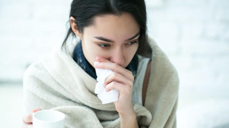 <p>Sonbahar ile beraber grip rahatsızlığı artmaya başladı. Özellikle bu durum bağışıklığı zayıf olan kişileri daha hızlı etkiler. Peki vücudun direncini gribe karşı nasıl koruruz?</p>

<p><strong>İşte gribe karşı etkili olan besinler...</strong></p>
