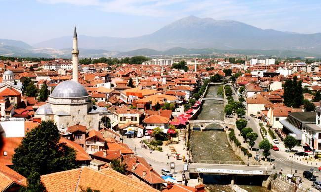 <p>Başkent Priştine’ya İstanbul’dan direkt uçak seferleri yapılıyor. Kosova’dan Karadağ, Makedonya ya da Sırbistan’a da geçebilirsiniz. Komşu tüm ülkeler Türkler'den vize istemiyor.</p>
<p> </p>
