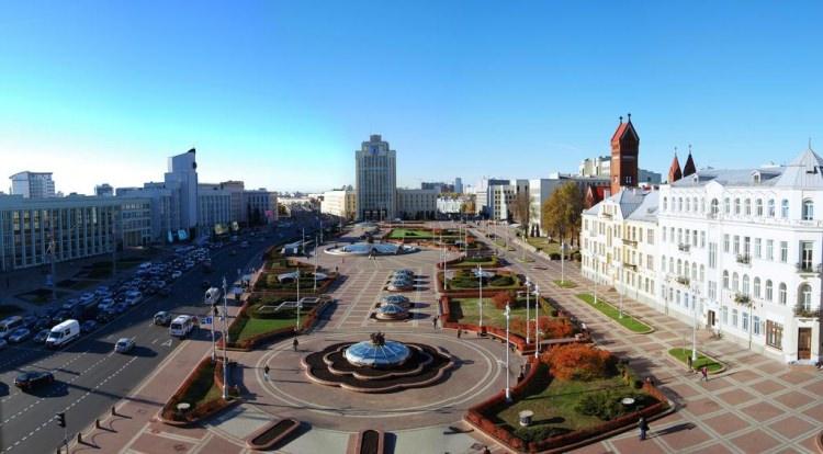 <p>Rengarenk ahşap evleri ve doğal güzellikleriyle dikkat çeken Minsk’ta hayat da ucuz. Yeme içme, konaklama ve ulaşım için ucuz gelecek bu ülke oldukça da güvenli.</p>
<p> </p>