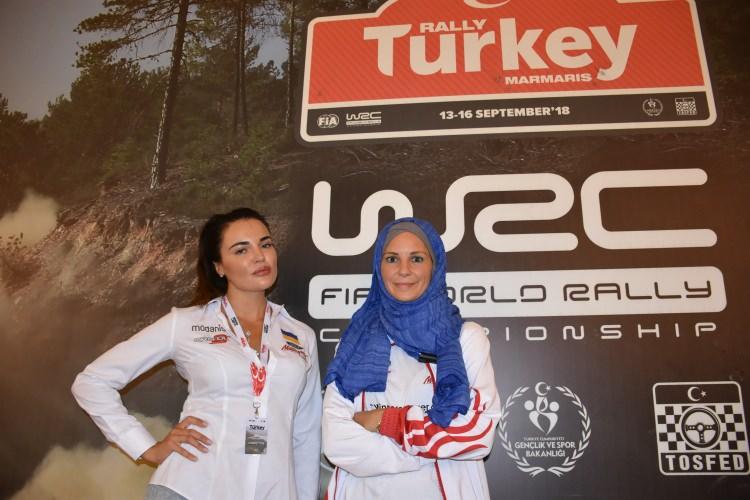 <p>İlk kez dünya şampiyonasında yarışacak olan Çetinkaya duygu ve düşüncelerini şu sözlerle ifade etti: </p>

<p><strong>"Dolayısıyla nasıl gittiğiniz kadar finişi görmek de önemli. Bunları hesap edip elimizden gelenin en iyisini yapmaya çalışacağız. Dünyada bir kadın pilotun bitirdiği en iyi dereceyi almak istiyorum. Sebastien Ogier, bir Türk gazeteciye röportaj verirken beni tanıdığını söylemiş. Tabii ki mutlu oldum. Kendisiyle bir dönem birlikte antrenman yapma imkanımız oldu. Benim gelişmemde Ogier'in çok katkısı var. Kendisiyle kısa bir süre de olsa burada görüşme imkanımız oldu."</strong></p>

<p> </p>
