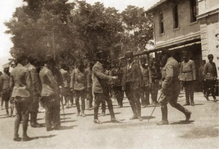 <p>Sakarya Savaşı öncesinde cepheye hareket ederken, Ankara, 12 Ağustos 1921</p>
