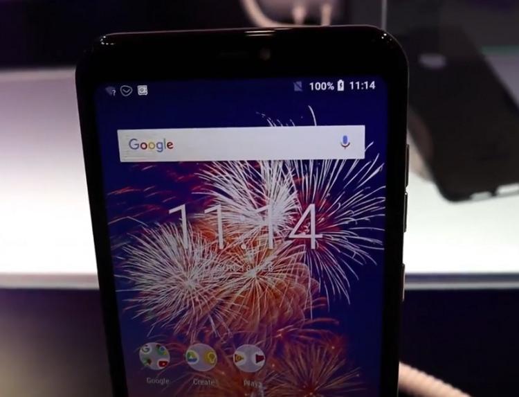 <p>5.7" ekran boyutuna ve 18:9 genişletilmiş görüş alanına sahip olan V6’nın, 2.5D tasarımlı Corning Gorilla Glass 3 ekran camı var. Çizilmelere ve darbelere karşı dayanıklı olmasıyla ön plana çıkan ekranın diğer özellikleri ise 1440x720 HD Plus çözünürlük ve Incell teknolojisi.</p>
