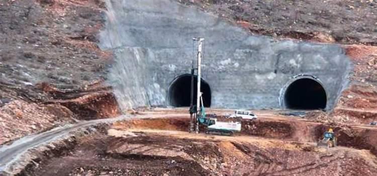 <p>Açılan yolla birlikte Şırnak ve Cizre arasındaki uzaklık 45 kilometrede 37 kilometreye, süre ise 45 dakikadan 15 dakikaya indi.</p>