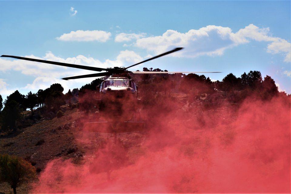 <p><strong>Komando andını Eğirdir semalarına haykırdılar</strong><br />
<br />
Tatbikat sonunda hedeflerine ulaşan komandolar teçhizatlarıyla bin 749 rakımlı Eğirdir Sivri Tepe'ye zorlu bir tırmanış gerçekleştirdi.</p>