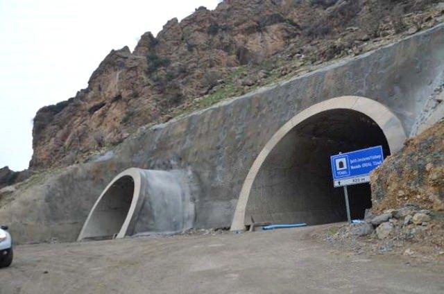 <p>Eskisine göre daha geniş ve güvenli olan yolda kaza oranının da en aza ineceği belirtildi.</p>