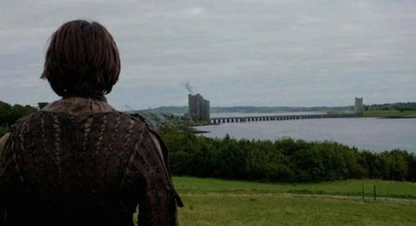 <p>Game of Thrones <br />
<br />
Bu dizinin çoğu sahnesi gerçekte göründüğü gibi değil. <br />
<br />
Dizideki sahne...</p>