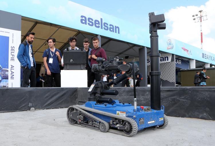 <p>Ertuğrul Bomba İmha Robotu (BİR) el yapımı patlayıcıların zorlu koşullar altında, güvenli bir mesafeden.etkisiz hale getirilmesi için Aselsan tarafından geliştirilmiş iki kişi tarafından taşınabilen, yüksek hareket.kabiliyetine sahip bir ürün.</p>
<p> </p>