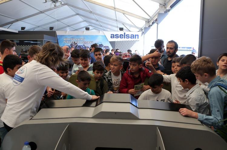 <p>Teknofest Fuarı'ndaki Aselsan Standında simülasyon.</p>
<p> </p>
