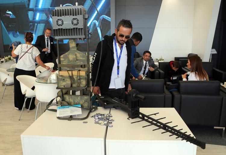 <p>İhasavar , Anti-Drone RF Karıştırma ve Köreltme Sistemi Drone/Mini-İHAlar düşman unsurlar tarafından Keşif, Casusluk, Taciz, Silahlı Saldırı ve Bombalama amaçlı olarak kullanılıyor.</p>

<p> </p>
