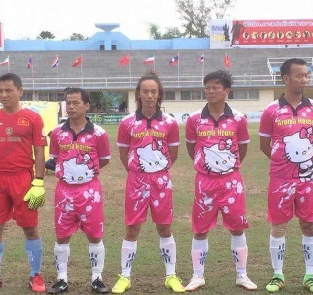 <p>Hello Kitty takıma sponsor olursa...</p>
