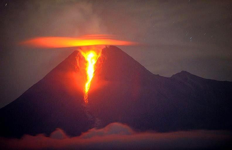 <p>Merapi Yanardağı - ENDONEZYA (Kasım 2010)</p>
<p> </p>